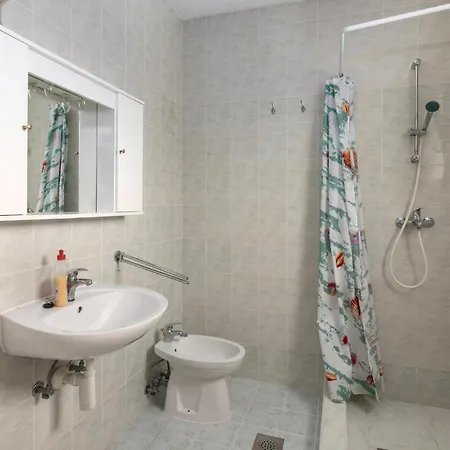 Apartamento Cozy In With Harbor View Omišalj